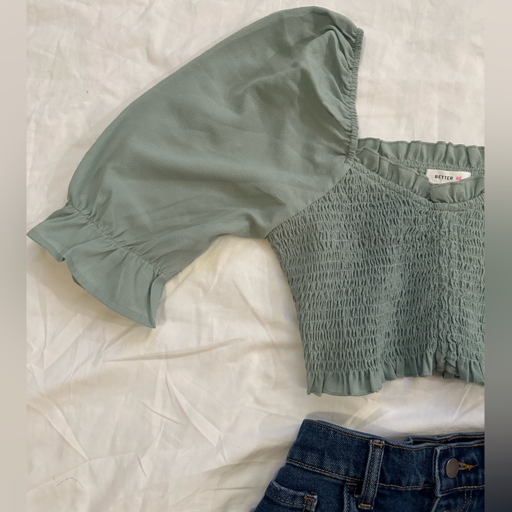 NWOT BRAND NEW Sage Green Crop Top Puff Sleeve Ruched Draw String Size Medium - Picture 4 of 5
